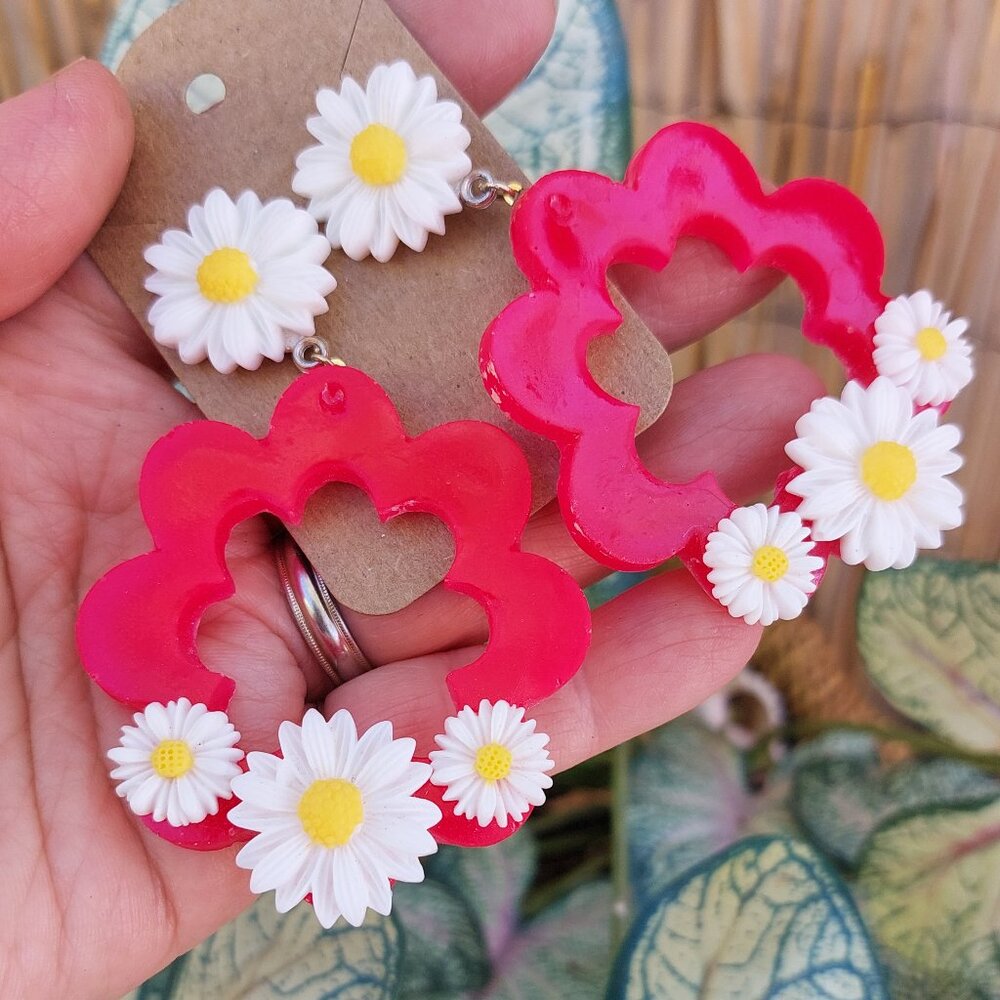 Handmade neon retro 70s resin earrings with Daisies